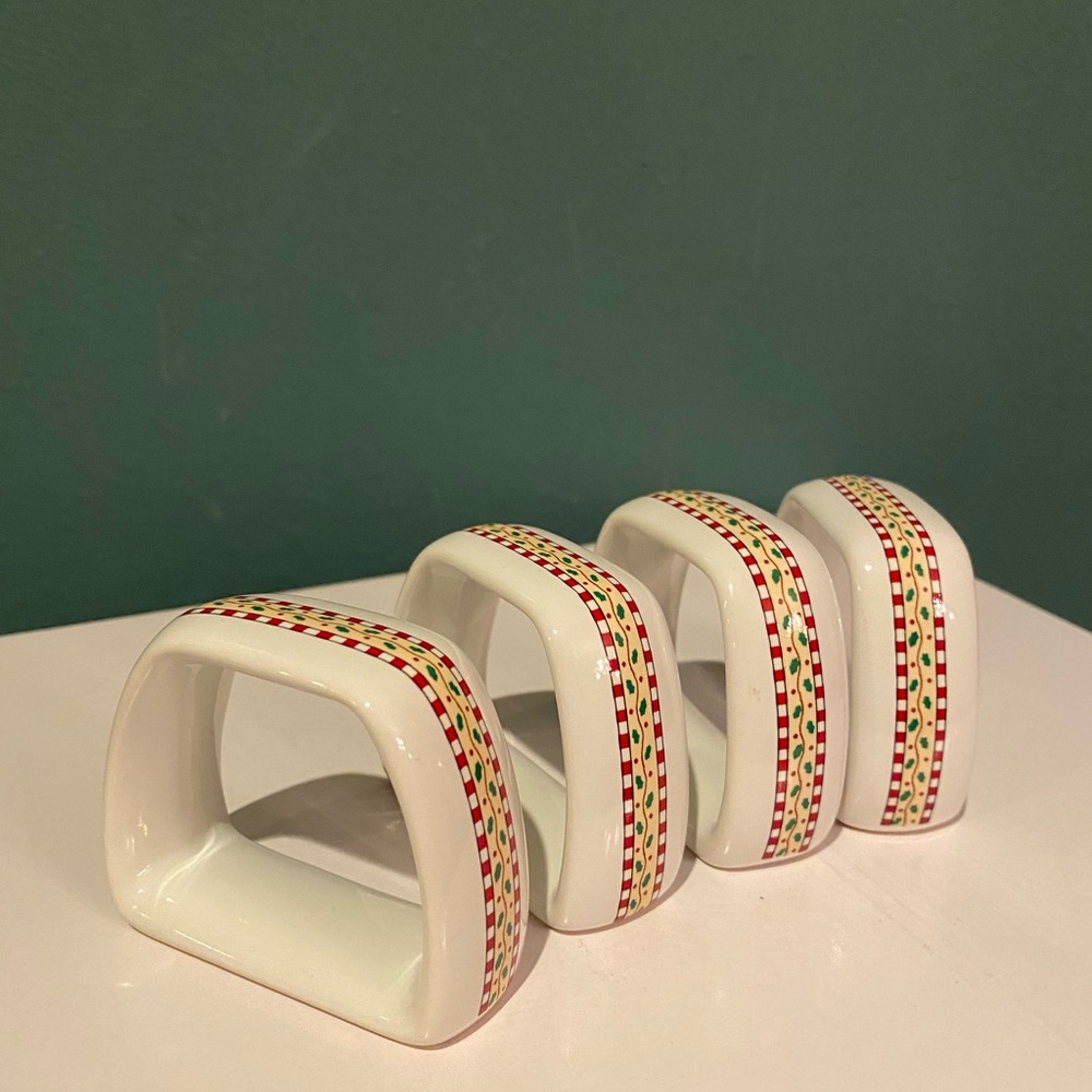 Set Of 4 Debbie Mumm Snowman Ceramic Holly Leaves Christmas Napkin Rings